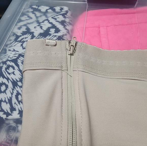 VEUC High-waisted Side zipper Compression Shapewear with Shirred Booty Detailing - Picture 5 of 15